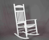 Białe krzesło rocking Drewniane meble zewnętrzne Hollow Design dla odpoczynku