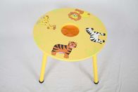 Drewniany stół i krzesła dla dzieci o tematyce zwierząt z ukrytą kieszenią